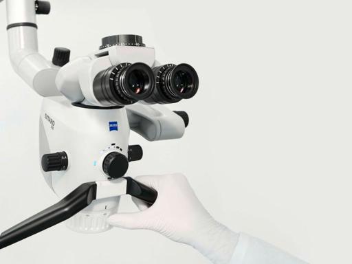 Extaro 300 Dental Microscope Ergonomics Button Control 01